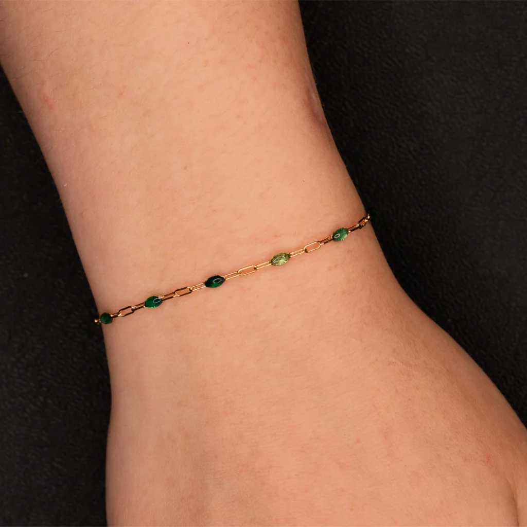 Alice – 14k Gold Filled am Handgelenk – Permanentschmuck Aachen