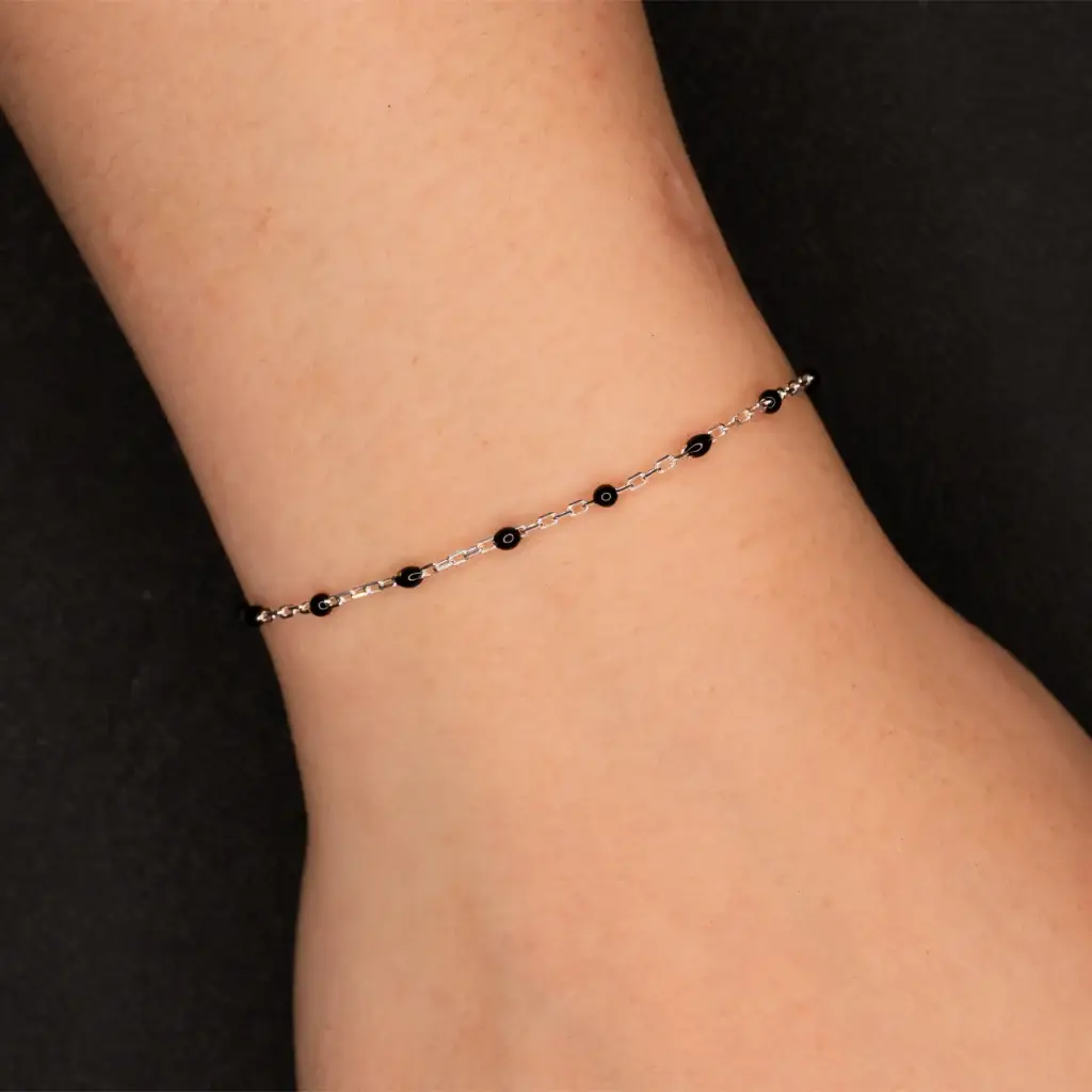 Amalia – 925er Sterling Silber am Handgelenk – Permanentschmuck Aachen