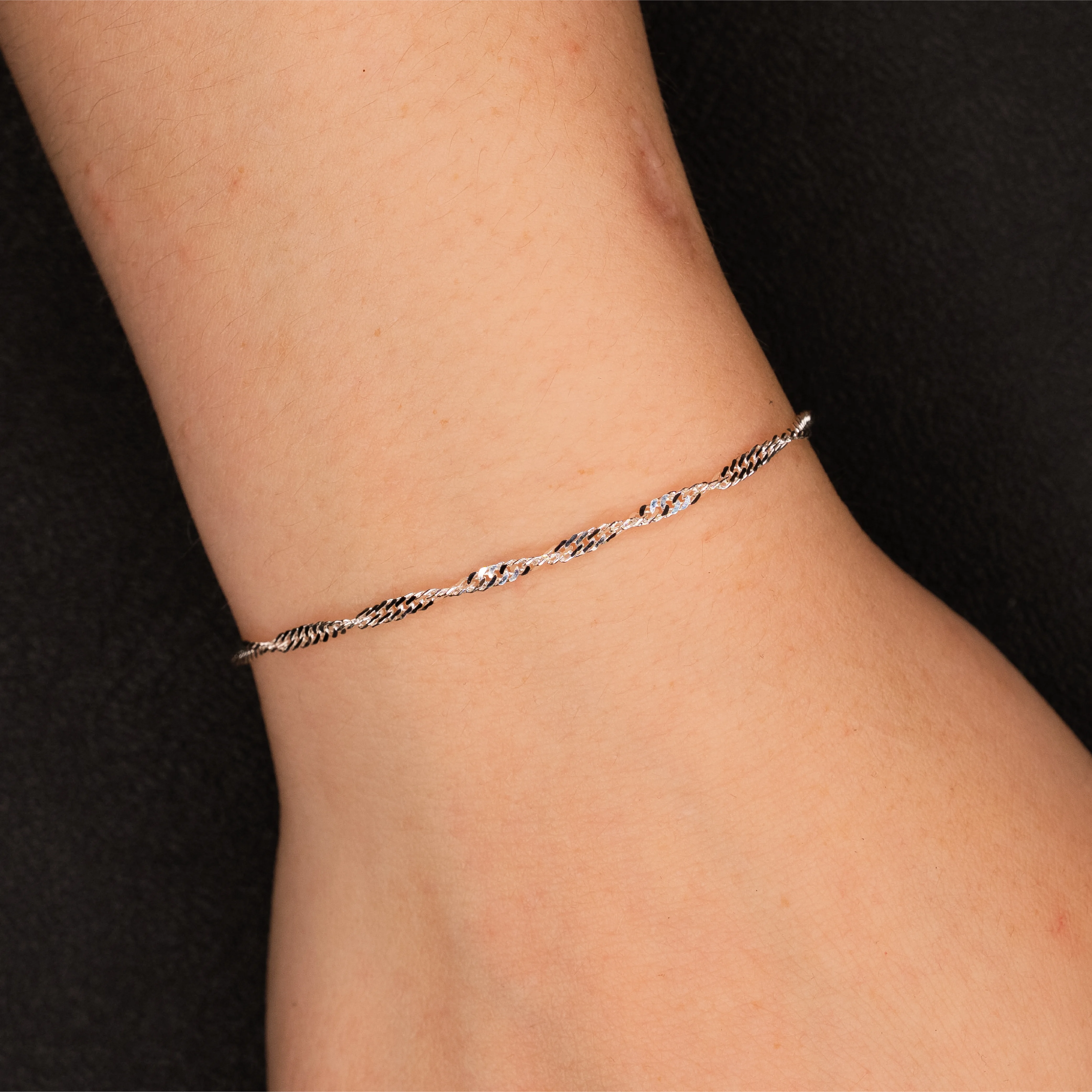 Aura – 925er Sterling Silber am Handgelenk – Permanentschmuck Aachen
