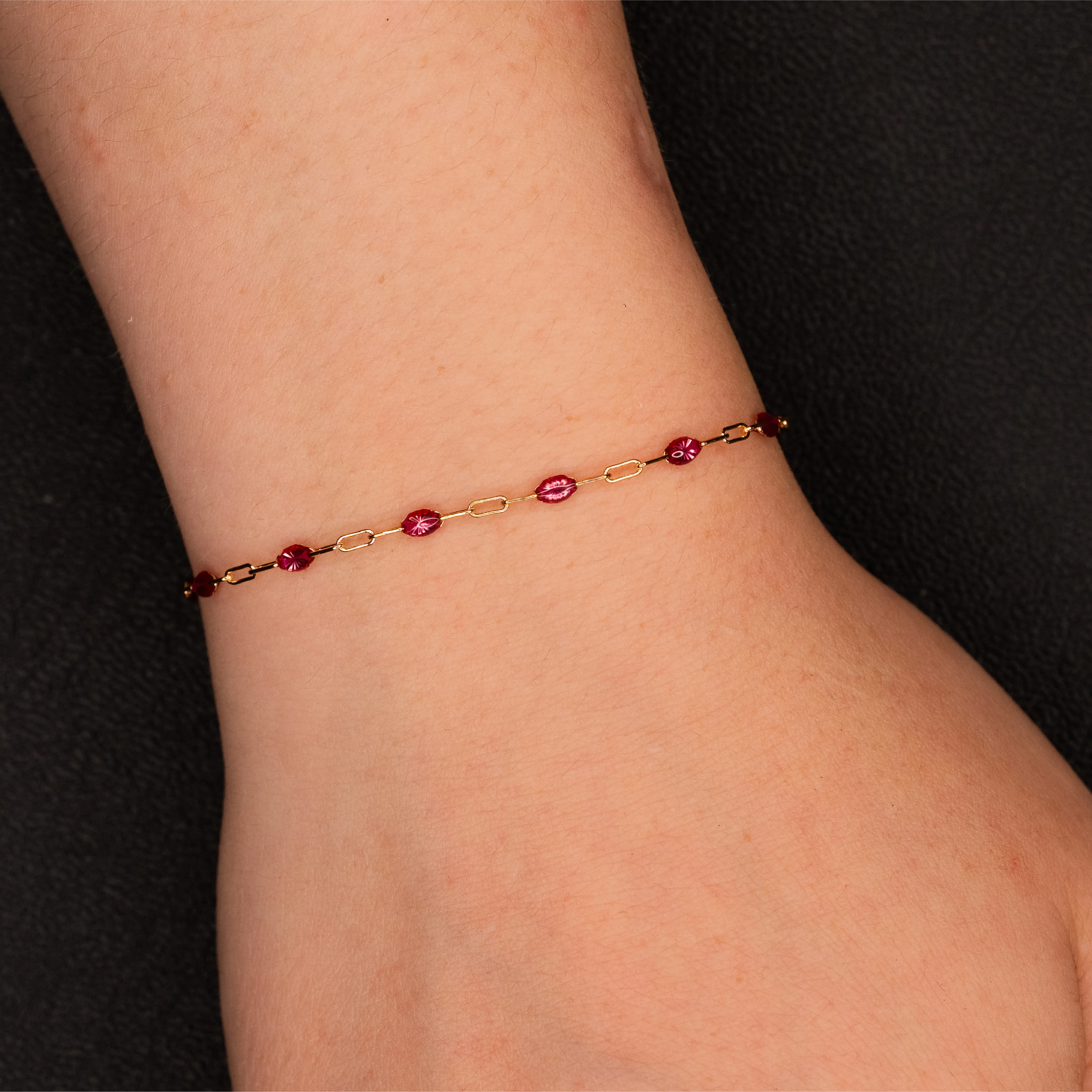Bea – 14k Gold Filled am Handgelenk – Permanentschmuck Aachen