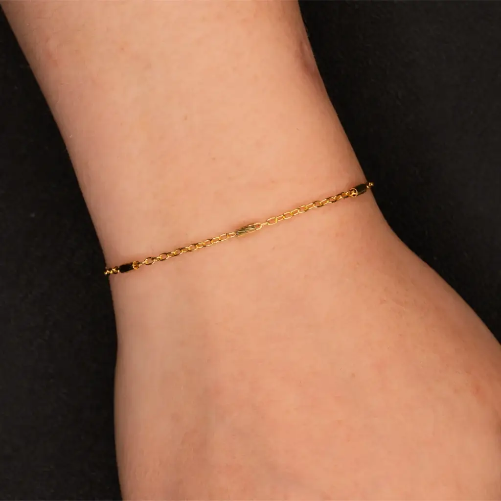 Grace – 14k Gold Filled am Handgelenk – Permanentschmuck Aachen
