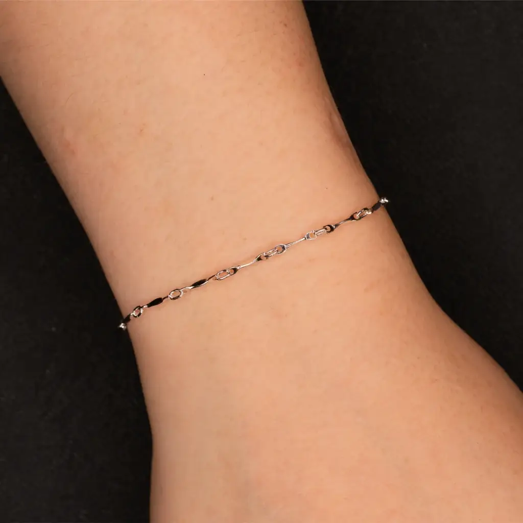 Holly – 925er Sterling Silber am Handgelenk – Permanentschmuck Aachen