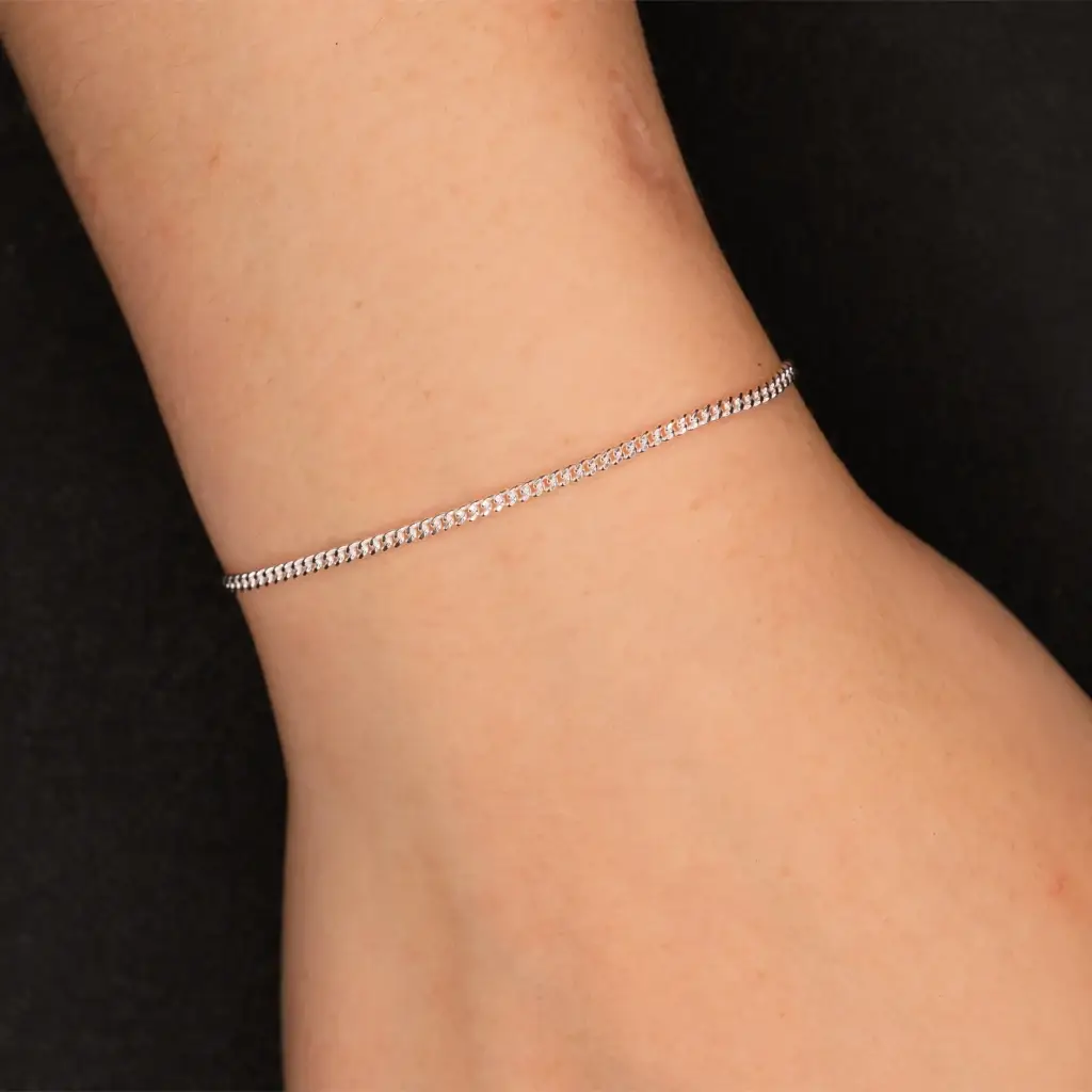 Ivy – 925er Sterling Silber am Handgelenk – Permanentschmuck Aachen