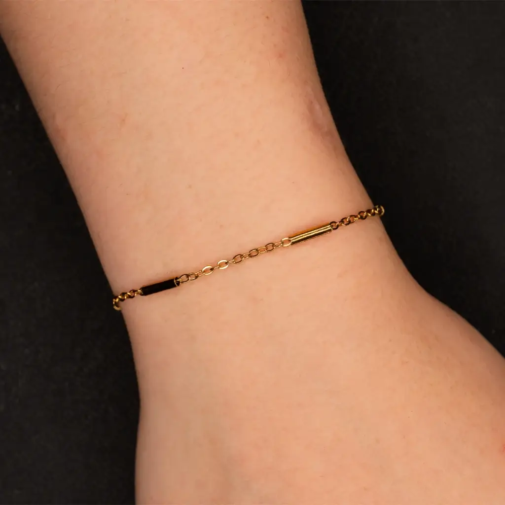 June – 925er Sterling Silber, gold plattiert am Handgelenk – Permanentschmuck Aachen