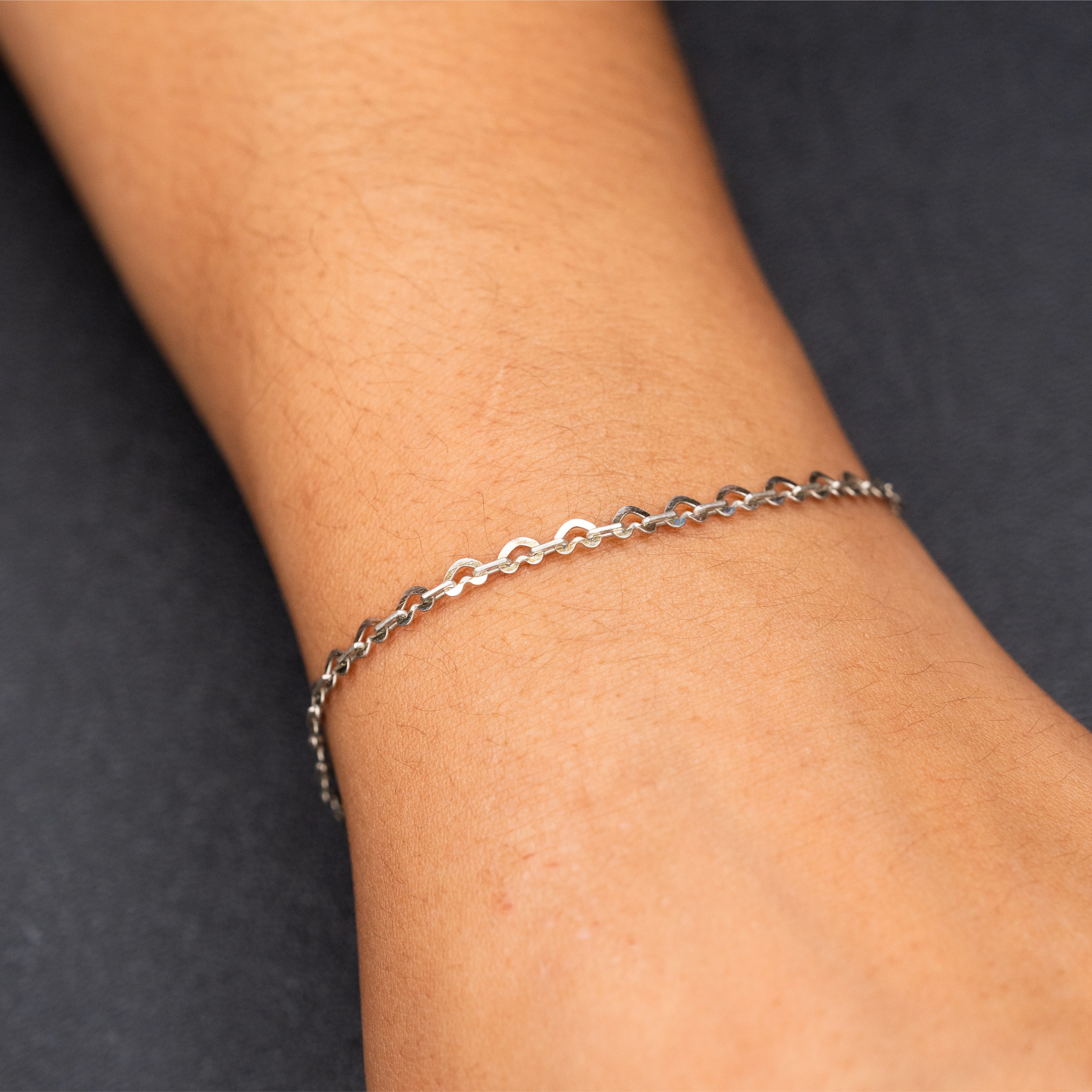 Lotti – Edelstahl am Handgelenk – Permanentschmuck Aachen