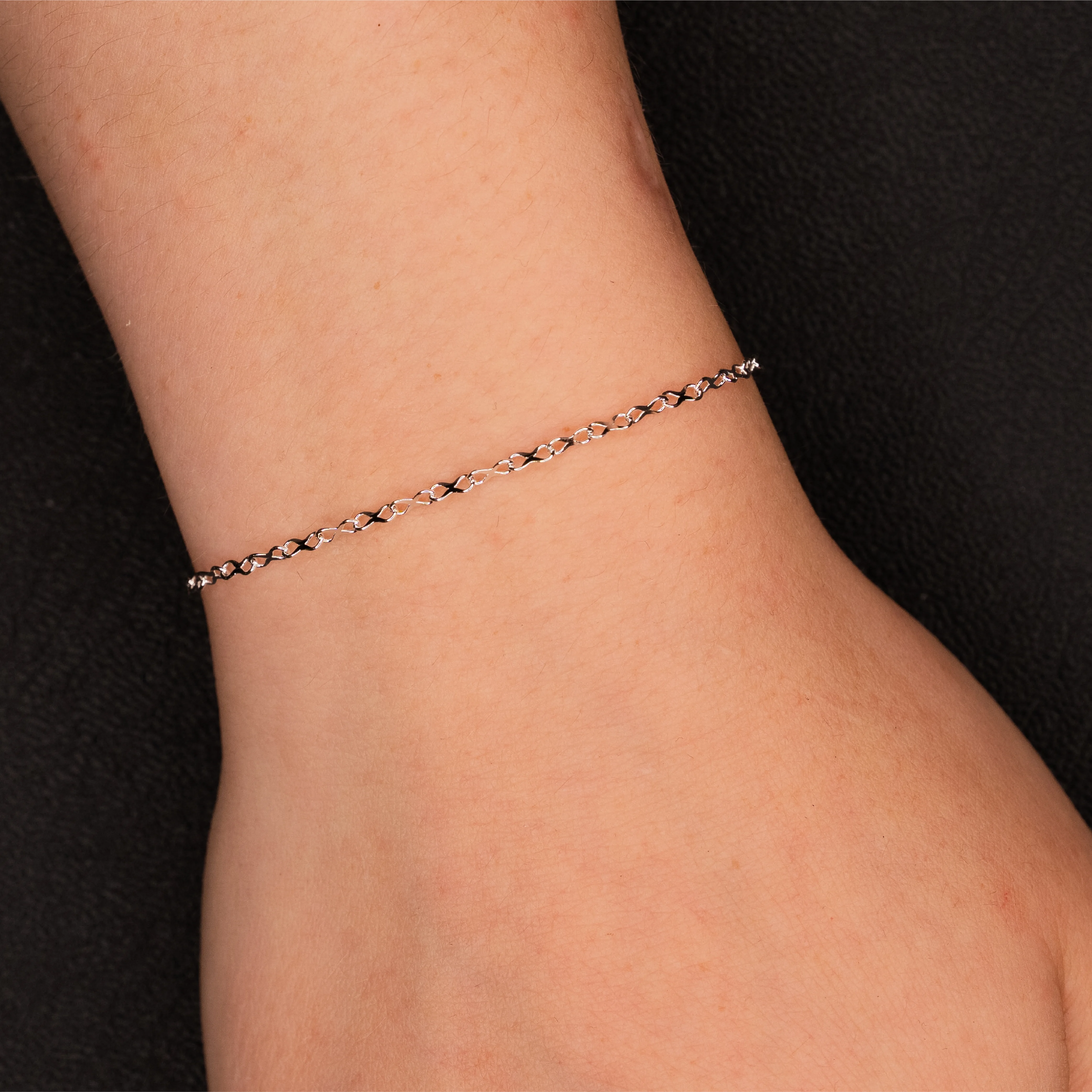 Mara – 925er Sterling Silber am Handgelenk – Permanentschmuck Aachen