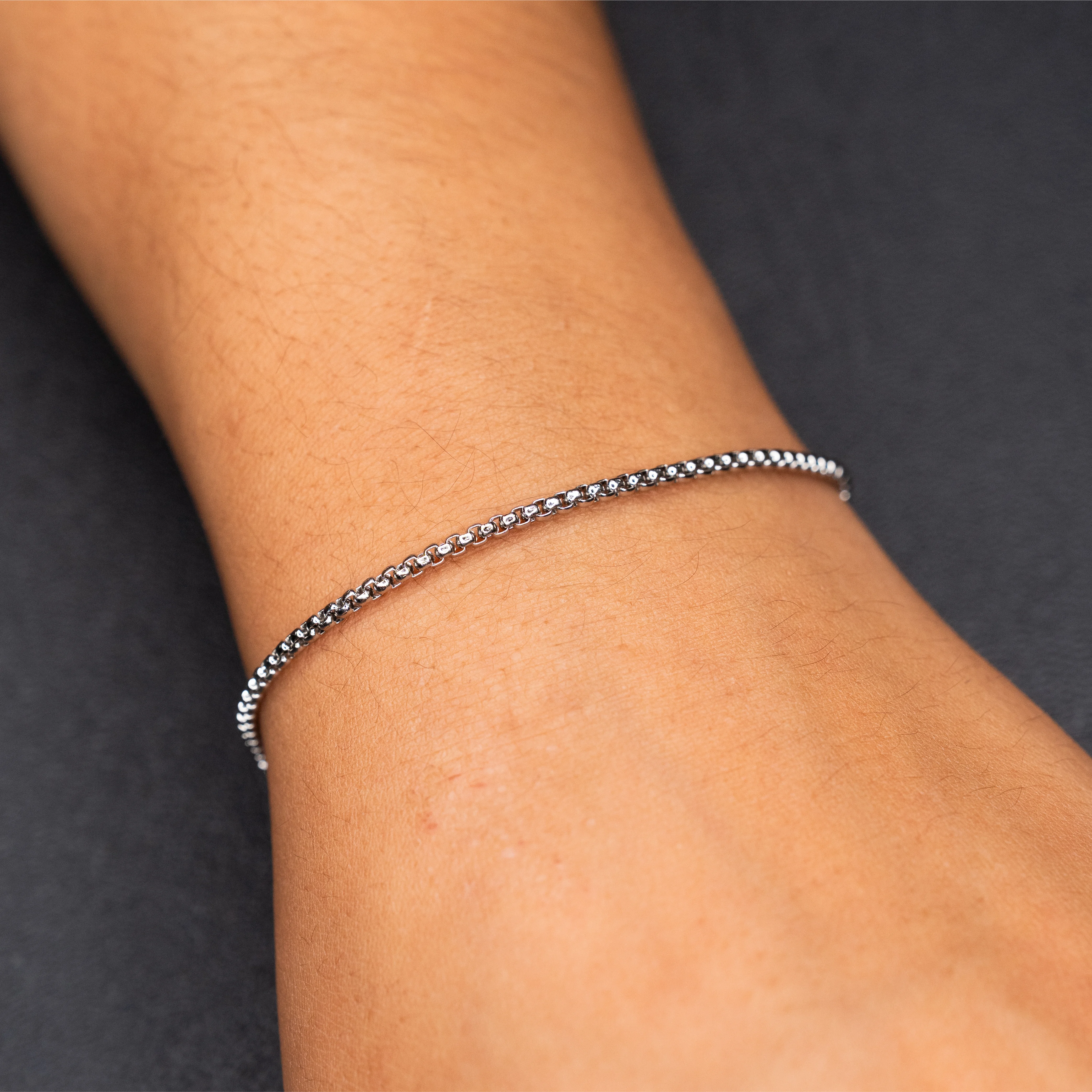 Medusa – Edelstahl am Handgelenk – Permanentschmuck Aachen