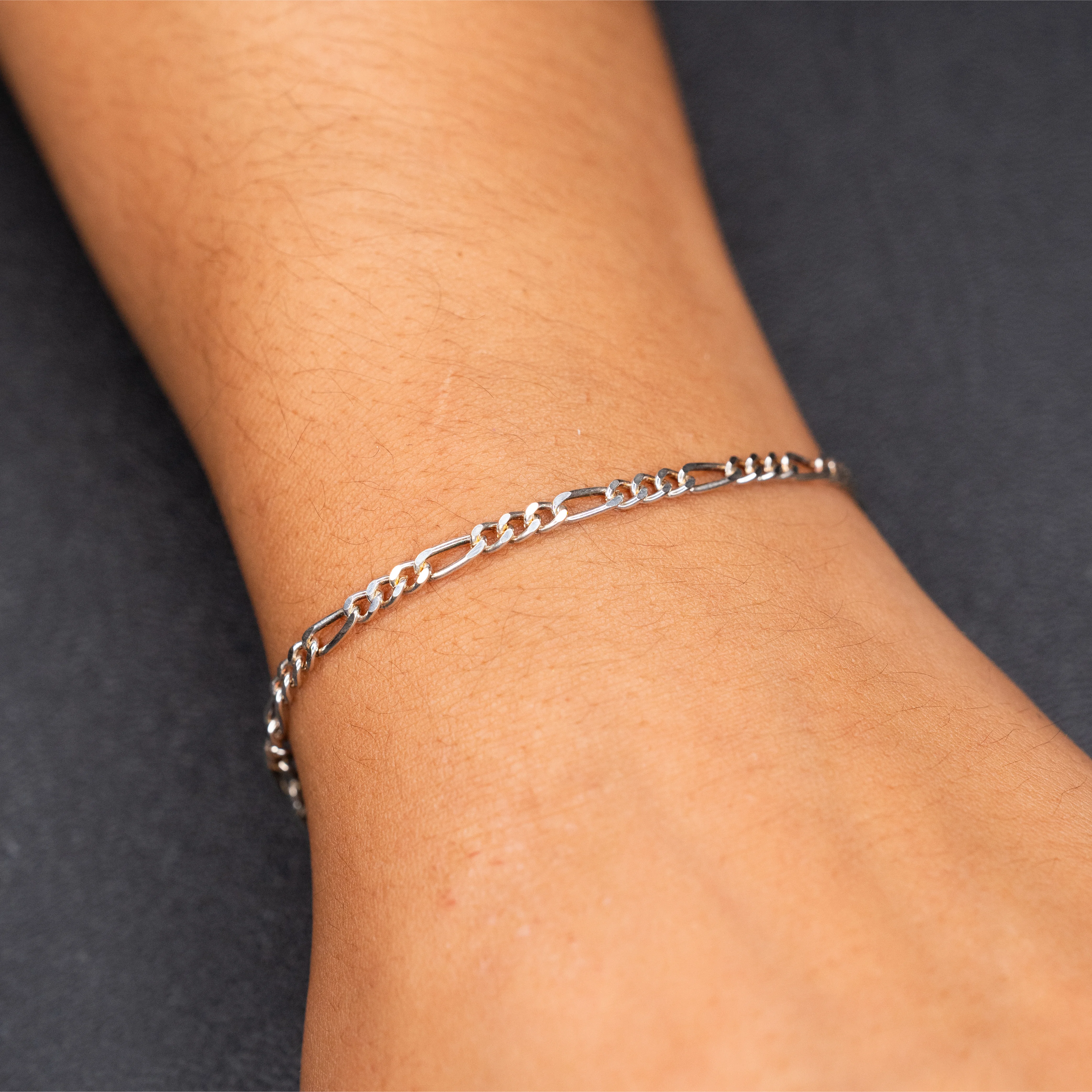 Mira – 925er Sterling Silber am Handgelenk – Permanentschmuck Aachen