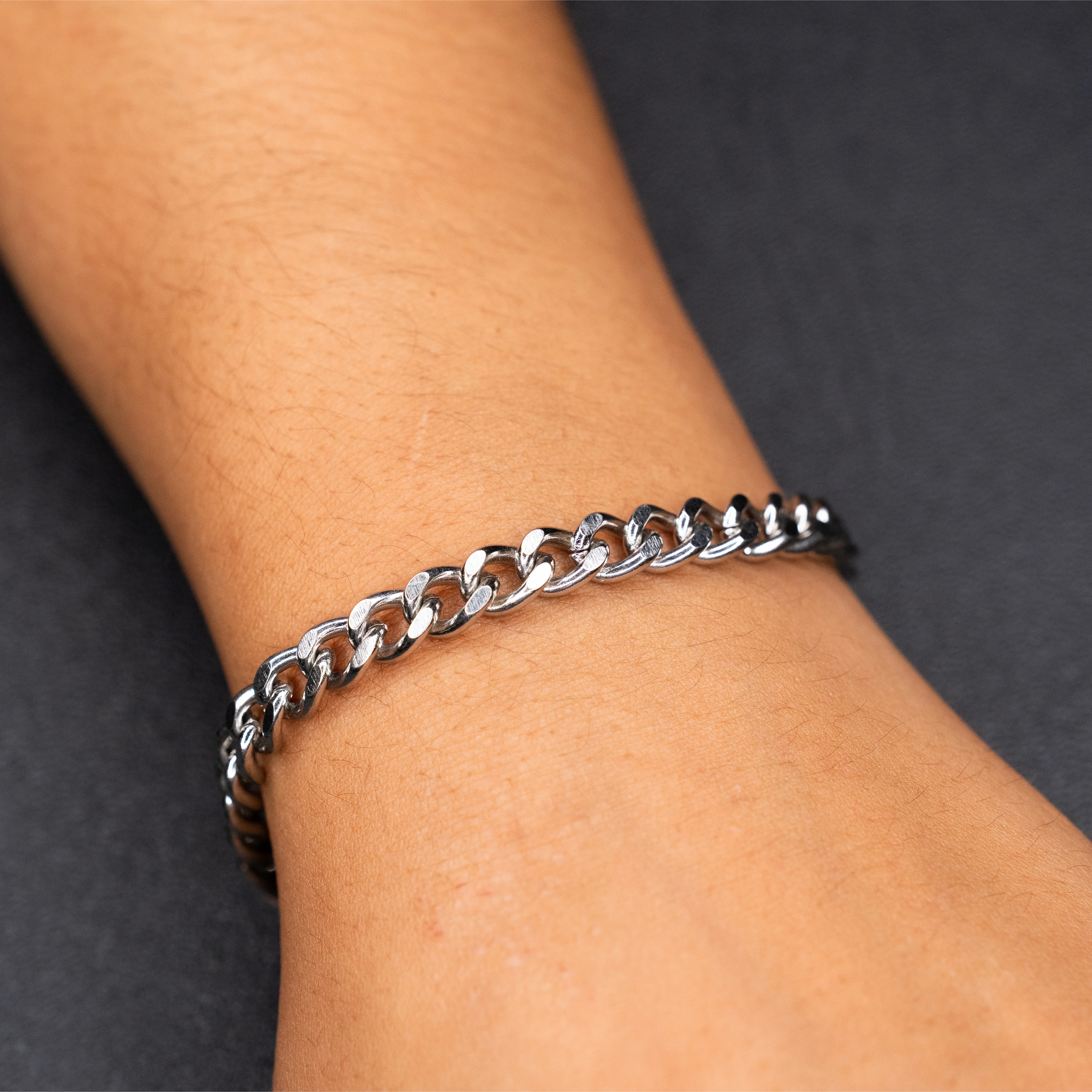 Mr. T – Edelstahl am Handgelenk – Permanentschmuck Aachen