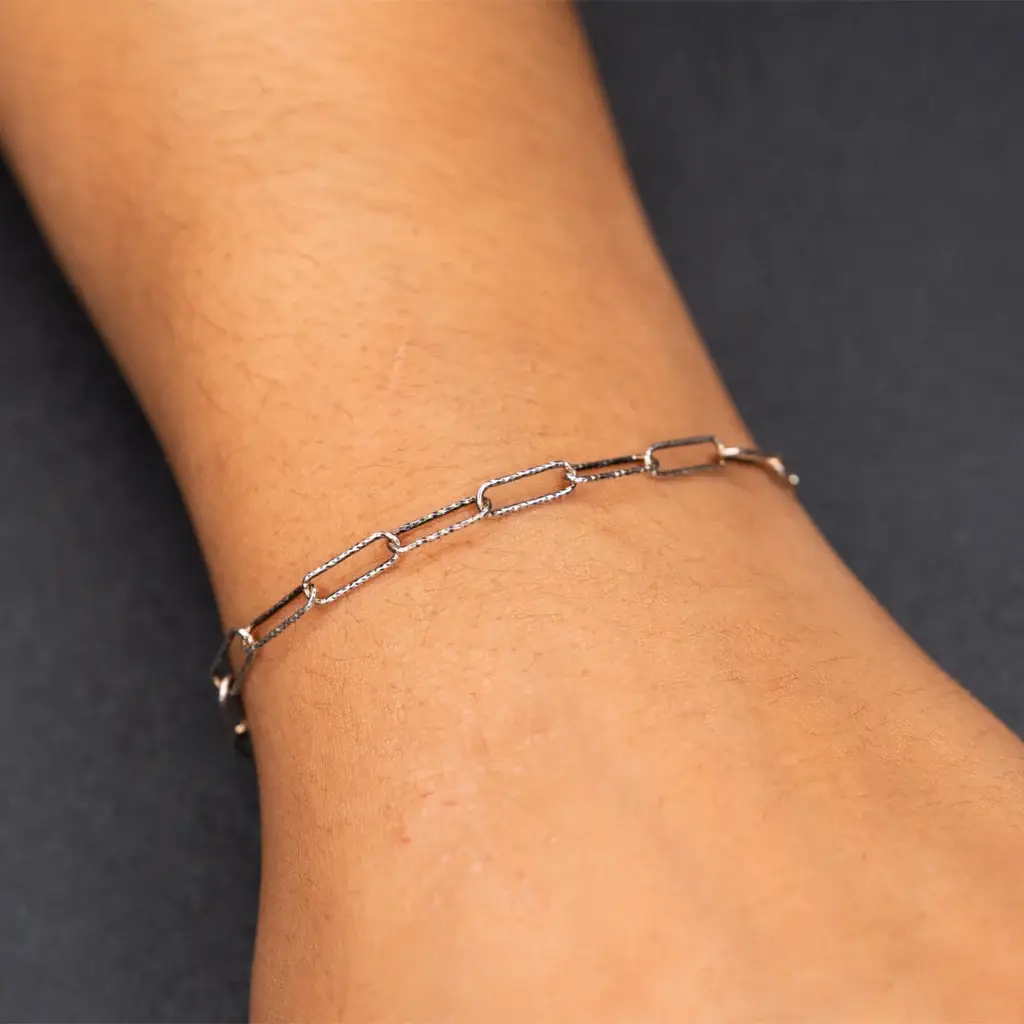 Noah – 925er Sterling Silber am Handgelenk – Permanentschmuck Aachen