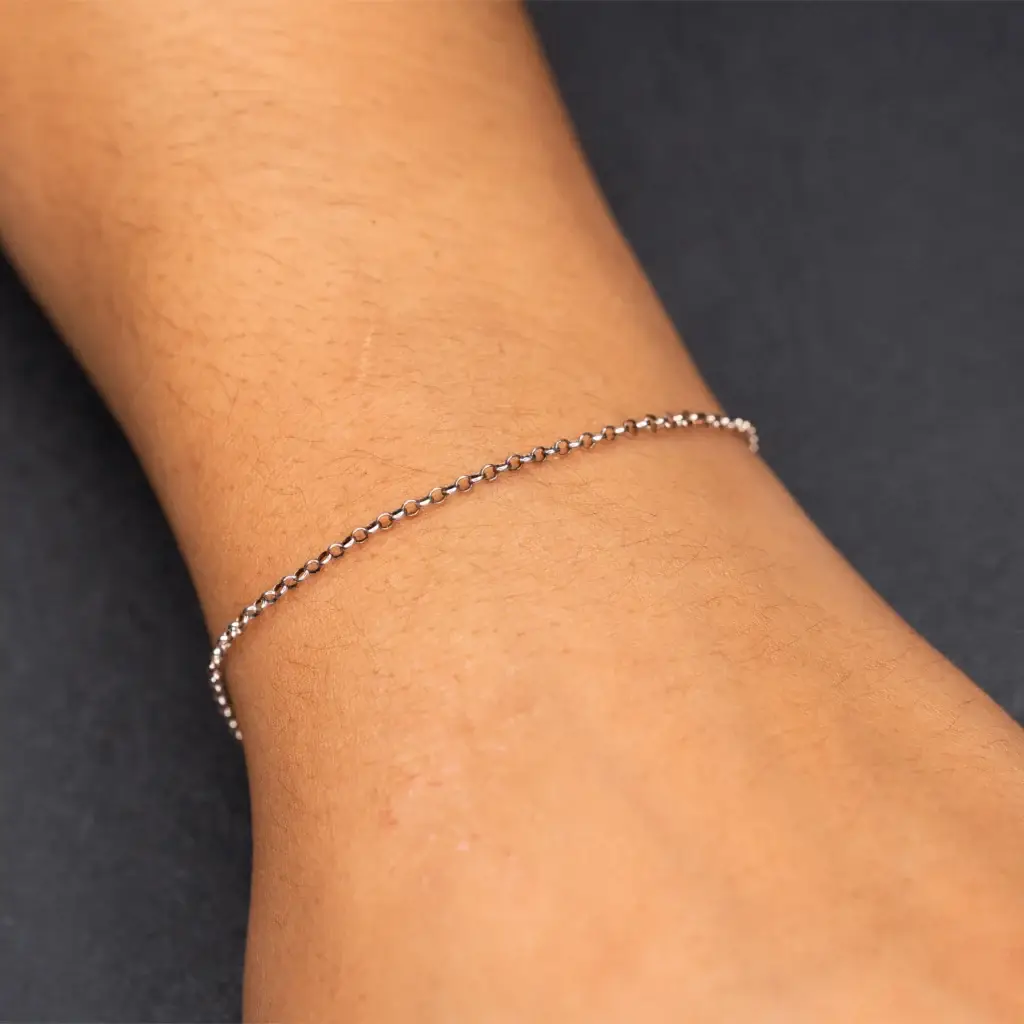 Nova – 925er Sterling Silber am Handgelenk – Permanentschmuck Aachen
