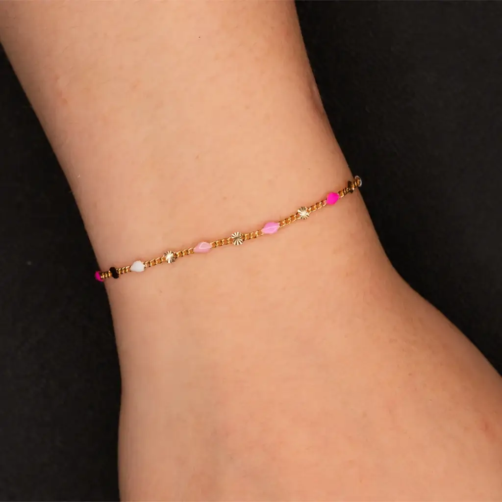 Rosie – 14k Gold Filled am Handgelenk – Permanentschmuck Aachen