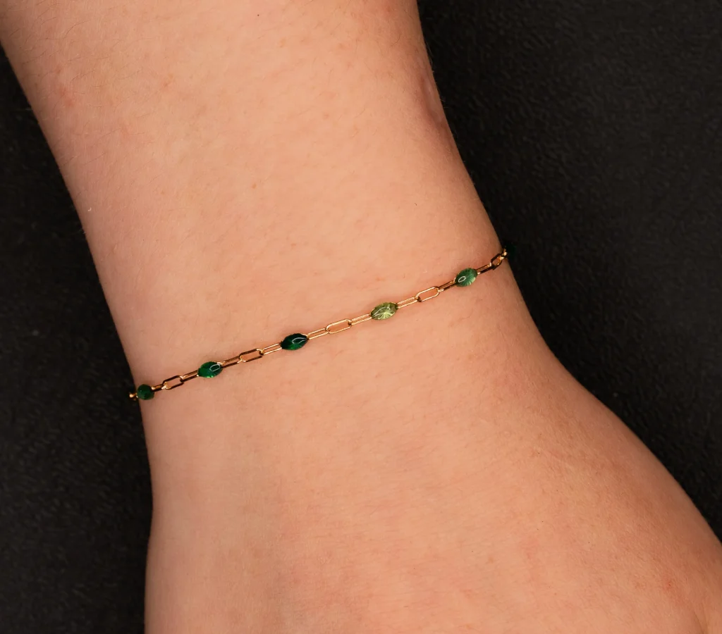 Alice – 14k Gold Filled am Handgelenk – Permanentschmuck Aachen