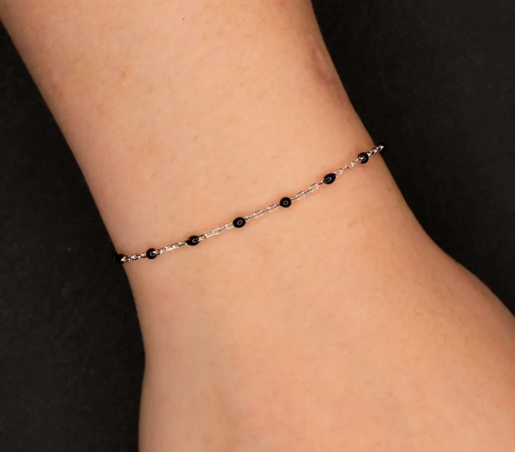 Amalia – 925er Sterling Silber am Handgelenk – Permanentschmuck Aachen